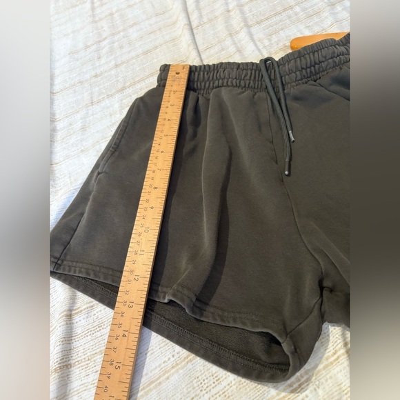 Gymshark training fleece shorts deep olive green size XS - Picture 7 of 12